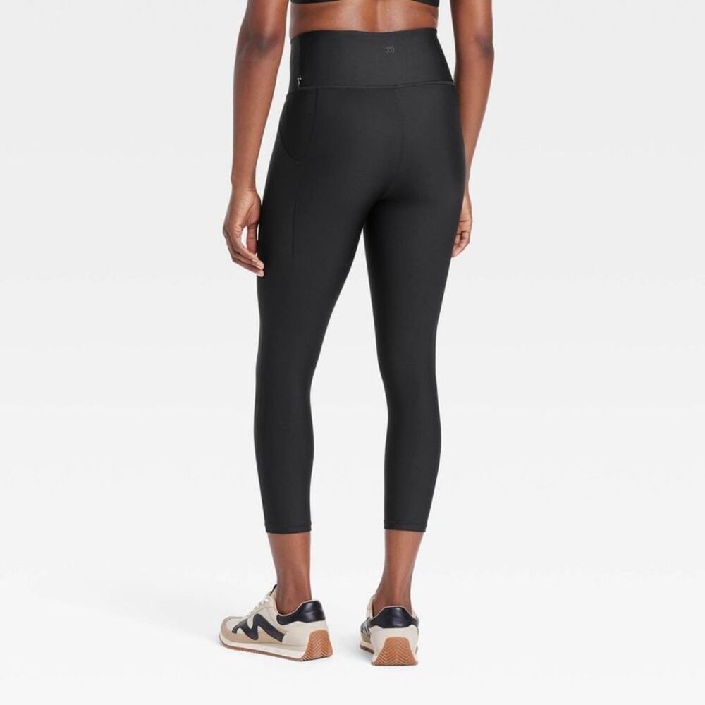 All In Motion - Women's Effortless Support High-Rise Pocketed Capr Black - Picture 2 of 4